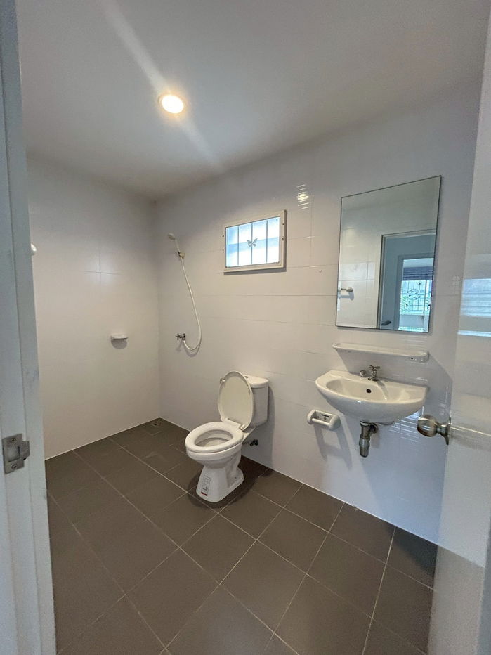 รูป ทาวน์โฮมหน้ากว้าง 5.7 เมตร แปลงมุม ย่านคลองหลวง - รูปที่ 9/12