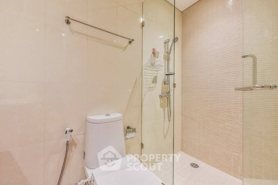 picture 2-BR Condo at Fullerton Sukhumvit near BTS Ekkamai (ID 2477085) - 11/11