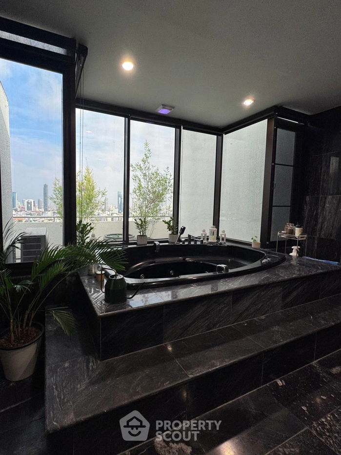 picture 4-BR Condo at Supalai Place Sukhumvit 39 near BTS Phrom Phong (ID 2477727) - 6/23