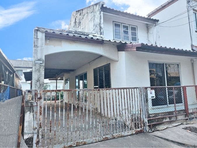 บ้านแฝด ม.ลานทอง ติวานนท์-ปากเกร็ด เนื้อที่ 40 ตร.ว.(ขายตามสภาพ)  บนทำเลทองติด ถ.ติวานนท์ ใกล้ห้าแยกปากเกร็ด 