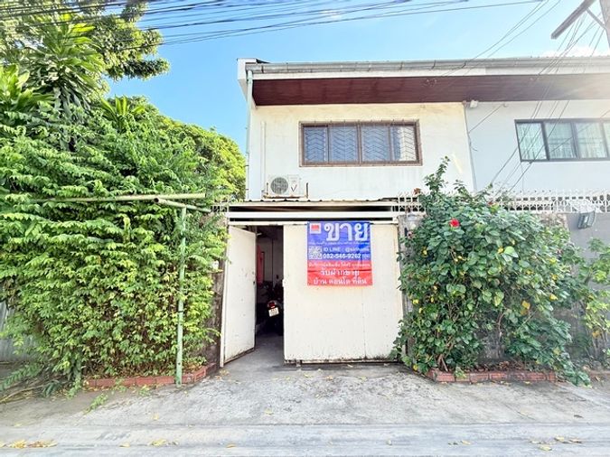 ขายบ้าน 2ชั้น รัชดานิเวศน์ ห้วยขวาง หลังริม 37 ตรว.ตามสภาพ ข้างบ้าน และหน้าบ้านไม่ติดใคร