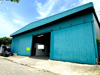 เช่าโรงงาน คริสตัล ดีไซน์ เซ็นเตอร์ : ให้เช่าโกดัง ลาดพร้าว ขนาด 640 ตร.ม. รถหกล้อเข้าได้ ใกล้เลียบด่วนรามอินทรา