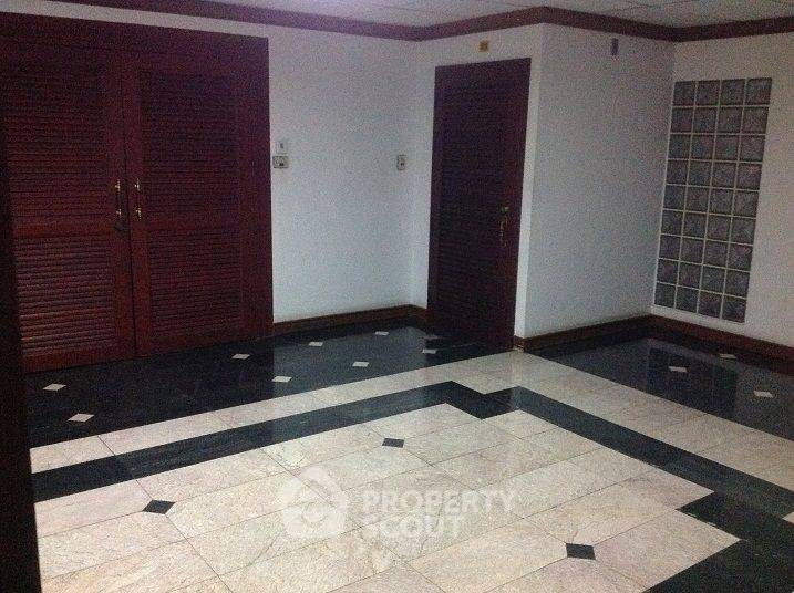 รูป คอนโด 3-ห้องนอน ที่ ริชมอนด์ พาเลส คอนโดมิเนียม ใกล้ BTS พร้อมพงษ์ (ID 2476502) - รูปที่ 22/23