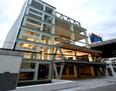 เช่าสำนักงาน ถนนพัฒนาการ : ให้เช่า หรือ ขาย อาคารสำนักงาน 6 ชั้น สร้างใหม่ ย่านพระราม 9 ริมถนนพระราม 9 / ใกล้ ห้างเดอะไนน์ / อาคารมีลิฟท์โดยสาร / จอดรถ 20 คัน