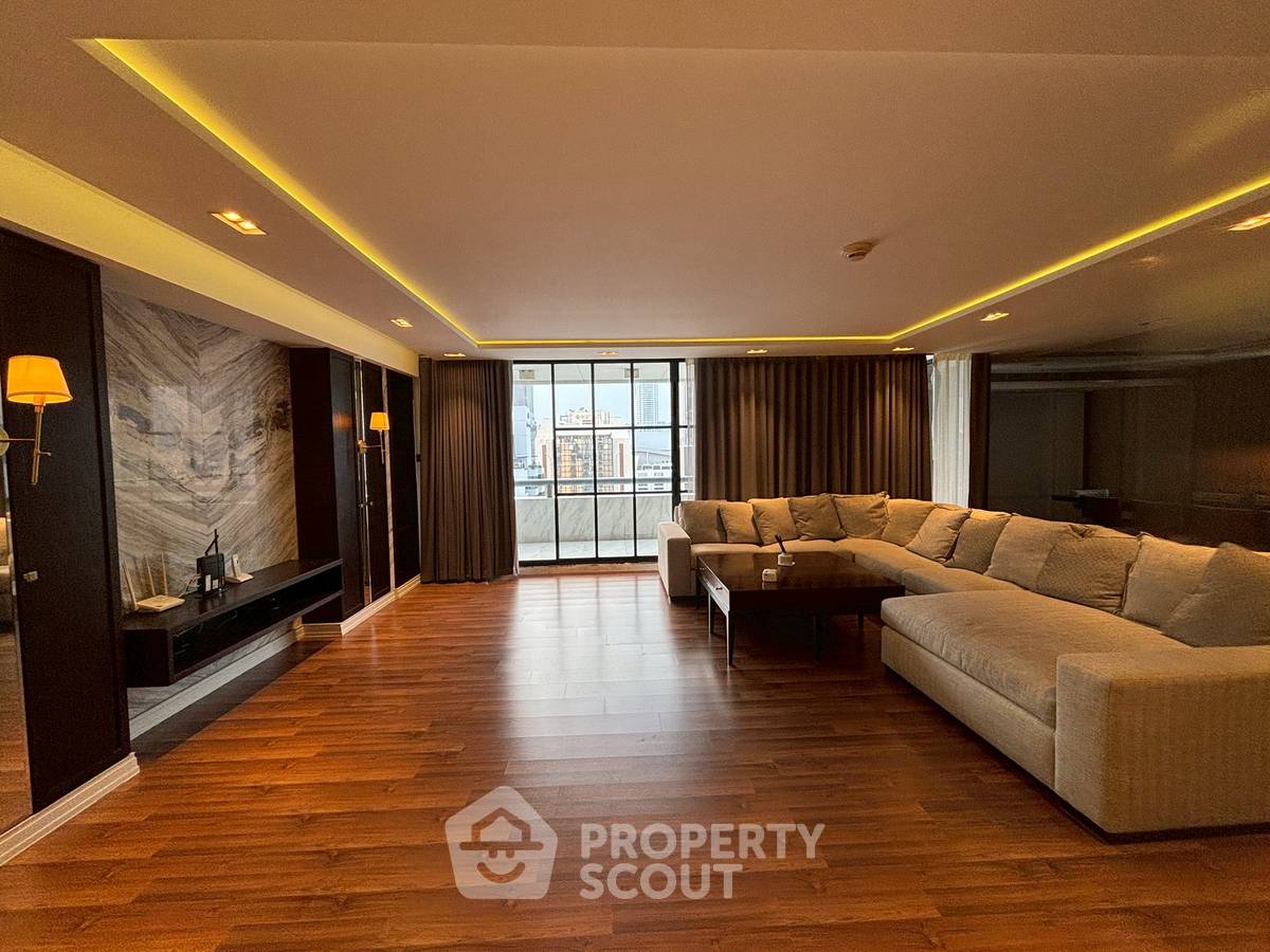 picture 2-BR Condo at Somkid Gardens Condominium near BTS Chit Lom (ID 2475831) - 2/11