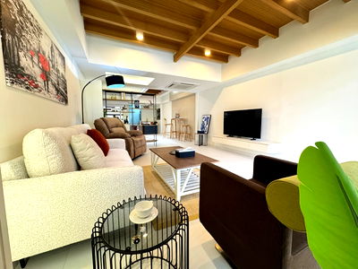 ทาวน์โฮม โรงเรียนเซนต์แอนดรูส์อินเตอร์เนชันแนล กรุงเทพ : 🏡✨ ขายด่วน! ทาวน์เฮ้าส์ รีโนเวทใหม่ สไตล์มินิมอล สุขุมวิท 71 (24 ตร.วา/170 ตร.ม.) Skylight กลางบ้าน ☀️ ทำเลทองใกล้ BTS เอกมัย 🔥 9.5 ล้านบาท