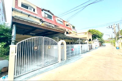 เช่าทาวน์โฮม ลาดพร้าวตอนกลาง โชคชัย 4 ลาดพร้าว 71 นาคนิวาส : ให้เช่าทาวน์โฮม 3 ชั้น ซอยลาดพร้าว 64 แยก 7