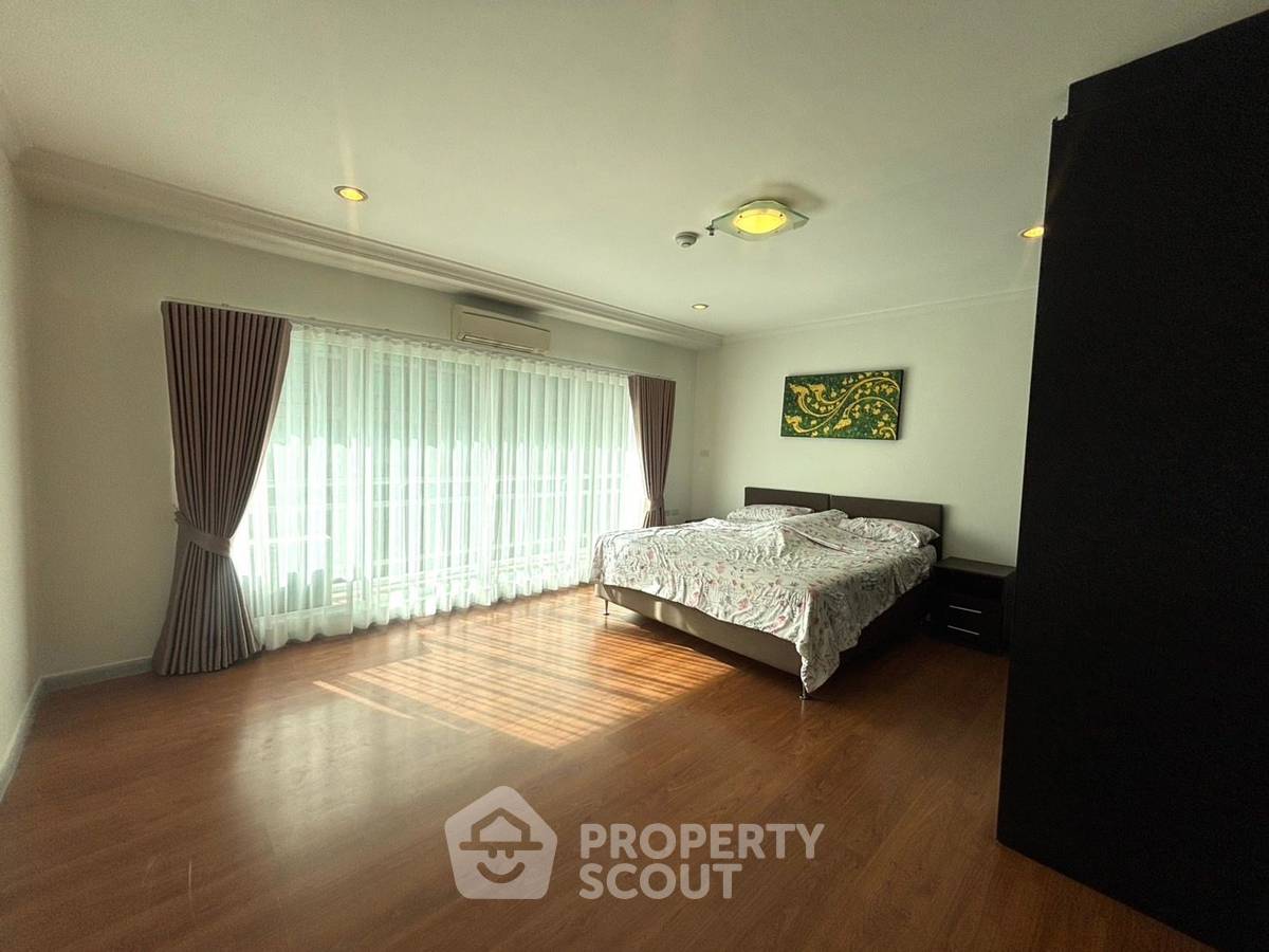 picture 3-BR Condo at Grand Park View Asoke near MRT Sukhumvit (ID 1286138) - 4/13
