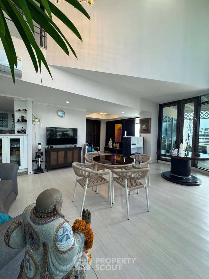 picture 4-BR Condo at Supalai Place Sukhumvit 39 near BTS Phrom Phong (ID 2477727) - 3/23