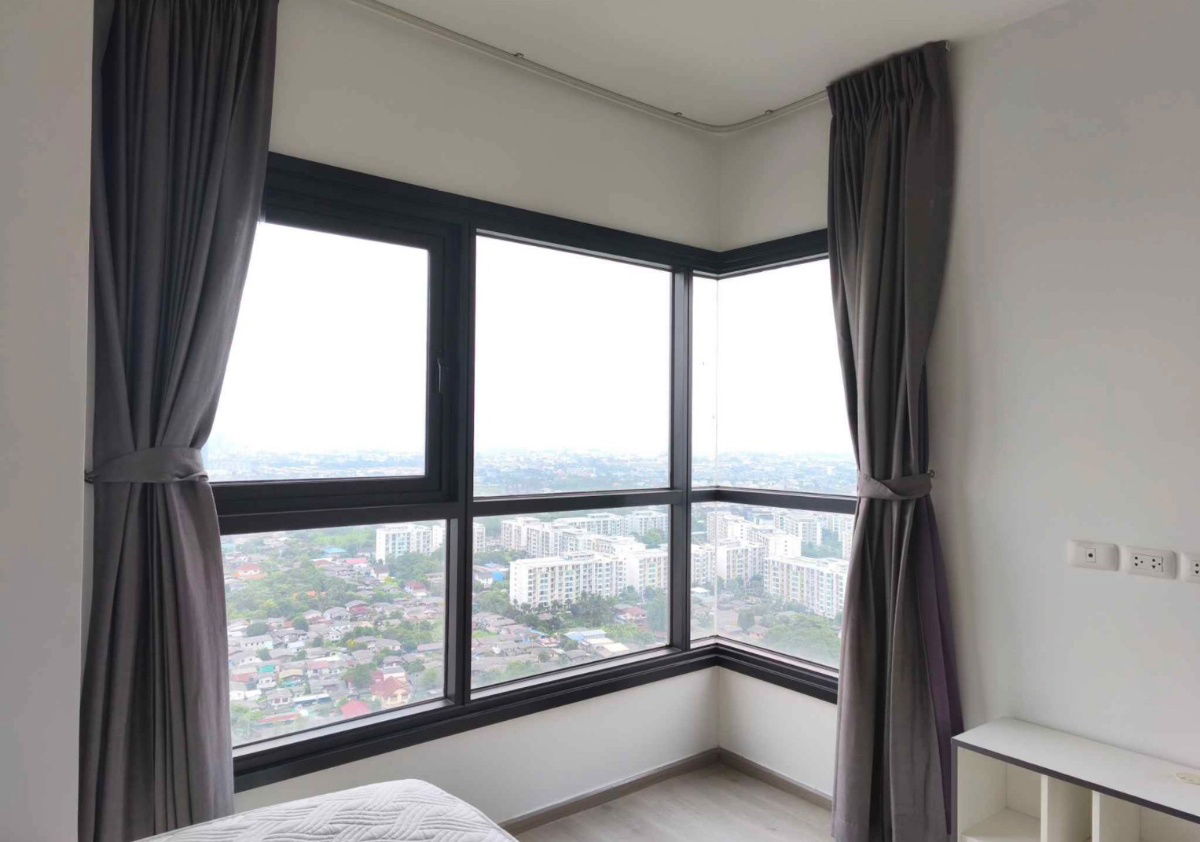 picture The Base Phetkasem - 8/14