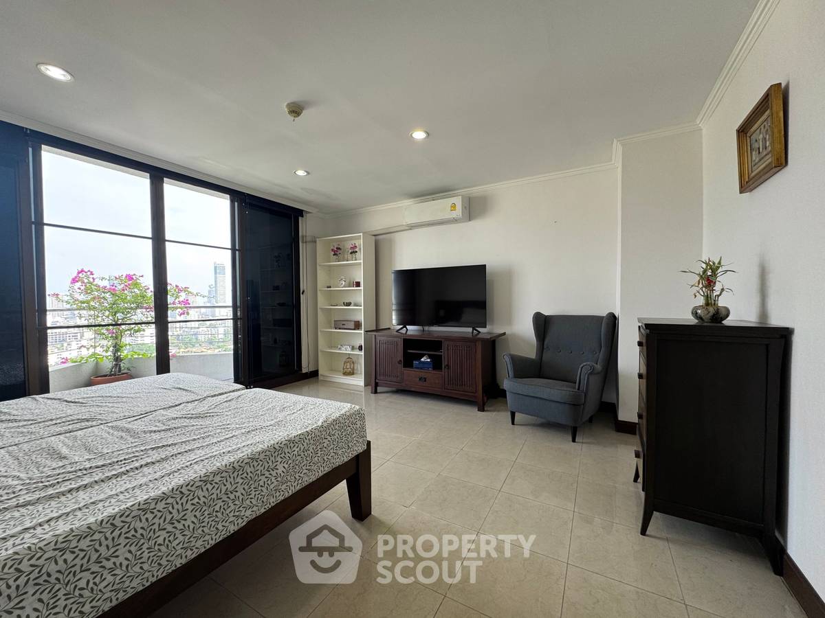 picture 4-BR Condo at Supalai Place Sukhumvit 39 near BTS Phrom Phong (ID 2477727) - 11/23