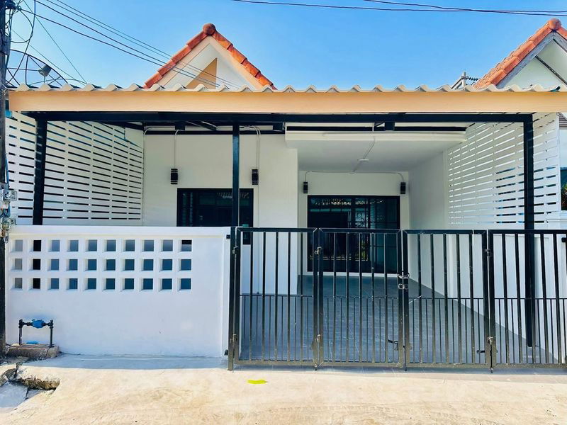 รูป ขายทาวน์โฮมรีโนเวทใหม่สวย ม.พฤกษชาติ2 ซ.หมอย้อย ศรีราชา - รูปที่ 1/20