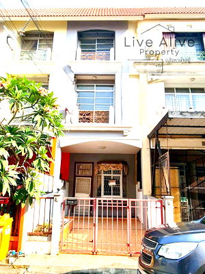 ทาวน์โฮม ถนนสุขุมวิท : #S-0016 📣📣ขายด่วน!! #ทาวน์โฮมแถวอ่อนนุช80 #พัฒนาการ บ้านเปล่าเหมาะสำหรับทำรีโนเวทเพื่ออยู่อาศัยเอง ทำเลดีมาก 👍