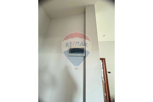 picture [920011006-14] two-story house, the first one in the alley - 18/22