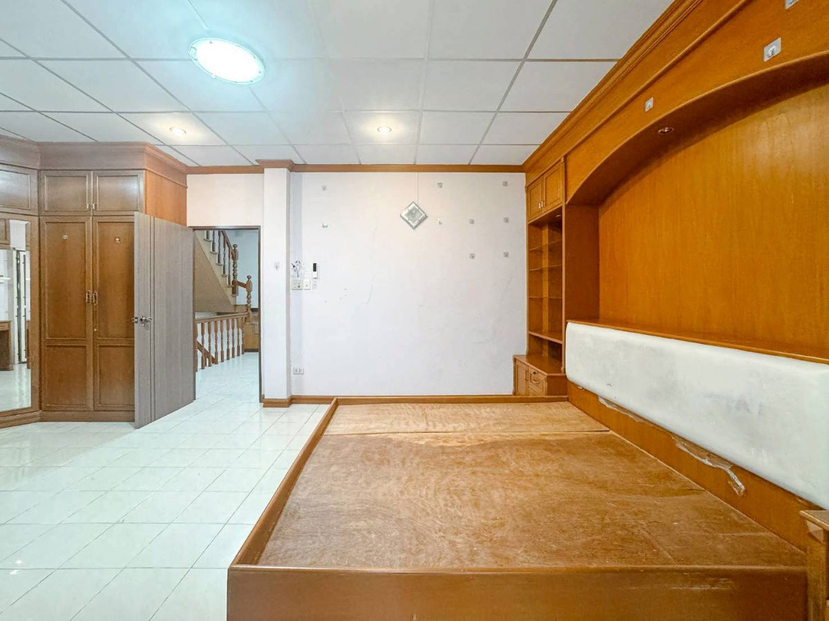 รูป ขาย ทาวน์โฮม3 ชั้น จรัญ 13 ม.อิ่มอัมพร1 6 ห้องนอน 3 ห้องน้ำ เพียง3.39mb - รูปที่ 13/20