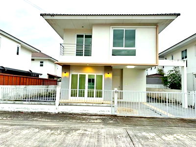 เช่าบ้านเดี่ยว กรุงเทพมหานคร : หทัยราษฎร์ 37-39 บิ๊กซี หทัยราษฎร์ 3.2 กม.ให้เช่า บ้านเดี่ยว 2 ชั้น 50 ตร.วา. 200 ตร.ม. ตลาดหทัยมิตร 3.2 กม. 3 นอนรร.นานาชาติเกวลี 1.4 กม.