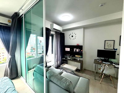 คอนโดให้เช่า : code : E244 ให้เช่าคอนโด แชปเตอร์ วัน อีโค รัชดา–ห้วยขวาง | อาคาร E ชั้น 9 วิวส่วนกลาง มุมอ่านหนังสือ เฉียงสระว่ายน้ำ