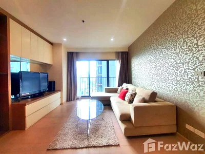 Condos for sale : Well maintained, spacious 2 bedroom condo, high floor 1649174
