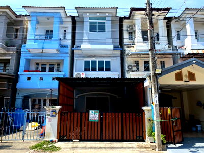 ทาวน์โฮม เขตบางแค : ขายทาวน์โฮม 3 ชั้น หมู่บ้านมวลชนธานี บางแวก บางแค พุทธมณฑล สาย 2  บ้านตกแต่งแล้วพร้อมอยู่ 