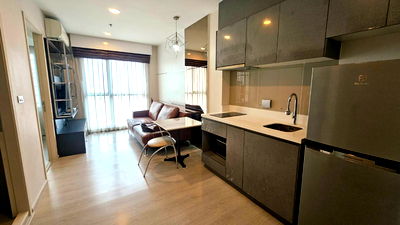 Condos for rent : For rent Rhythm Condo Asoke 2, near MRT Rama 9 and Central Rama 9, only 5 minutes away.