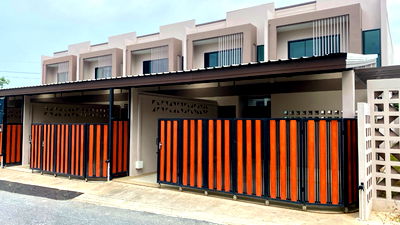 ขายทาวน์โฮม : ขายด่วน ทาวน์โฮมพูลวิลล่า บางเสร่ พร้อมเข้าอยู่