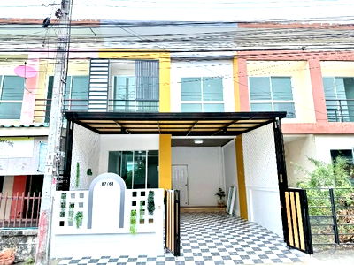 ทาวน์โฮม เขตหนองจอก : ขายทาวน์เฮ้าส์ 2 ชั้นต้นซอย หมู่บ้านเพ็ญศิริ 4 เลียบวารี 25/1