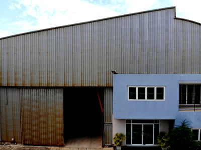 เช่าโรงงาน เมืองสมุทรสาคร สมุทรสาคร :  ให้เช่าโกดัง ทำเล พระราม 2 พันท้ายนรสิงห์ อำเภอเมือง สมุทรสาคร พื้นที่ใช้สอย 2,350ตรม. พร้อมเครน