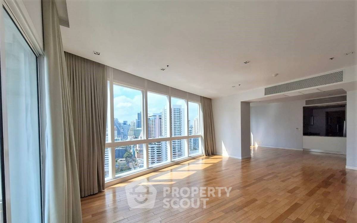 picture 3-BR Condo at Millennium Residence @ Sukhumvit Condominium near BTS Asok (ID 2478757) - 1/10