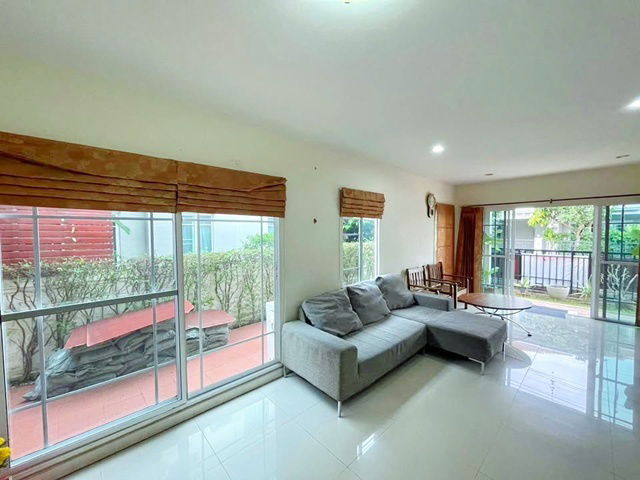 รูป ตลาดเคหะออเงิน 1.3 กม. ให้เช่าบ้านเดี่ยว 2 ชั้นกว้างใหญ่ 60ตร.วา. จตุโชติ 15-21 รพ.สายไหม 2.8 กม. BTS คูคต 5.4 กม. 3-4นอน 2 น้ำ เฟอร์ฯครบ - รูปที่ 5/8