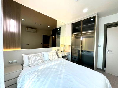 Condos for rent : *** Condo for rent : Life Asoke-Rama 9  2 Bedrooms 1 Bathroom High floor Fully furnished  Built -in furniture near MRT Rama9 *** 