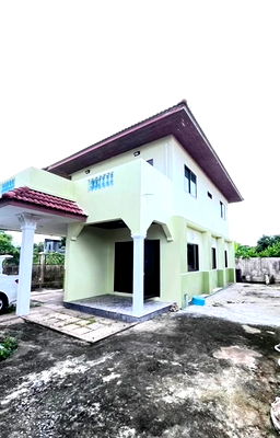 เช่าบ้านเดี่ยว กรุงเทพมหานคร : เดอะโฟร์ท สาย4 1.7 กม. ม.กรุงเทพธนบุรี 1.2 กม. บ้าน 2 ชั้น 70ตร.วา.ตลาดธนบุรี สนามหลวง2 2.7 กม. 280ตร.ม. 3 นอน 2 น้ำ พร้อมแอร์