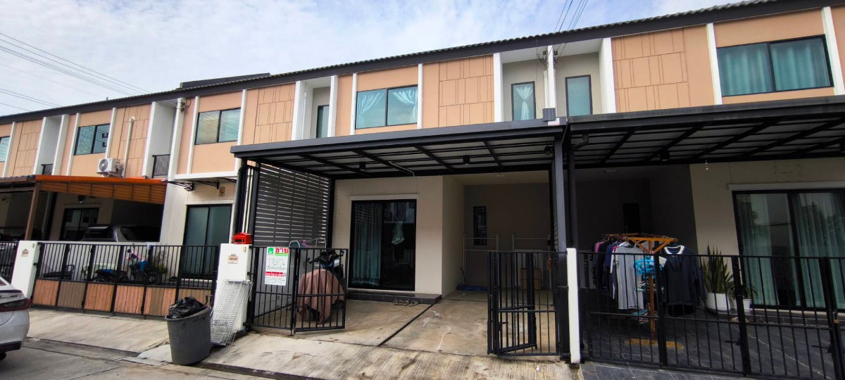 Townhouse for sale in Pruksa Ville 104 Phutthasakhon-Sai 4, ready to move in.