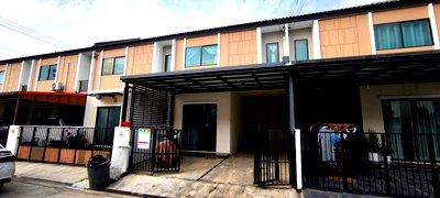 Townhouses for sale Samut Sakhon : Townhouse for sale in Pruksa Ville 104 Phutthasakhon-Sai 4, ready to move in.