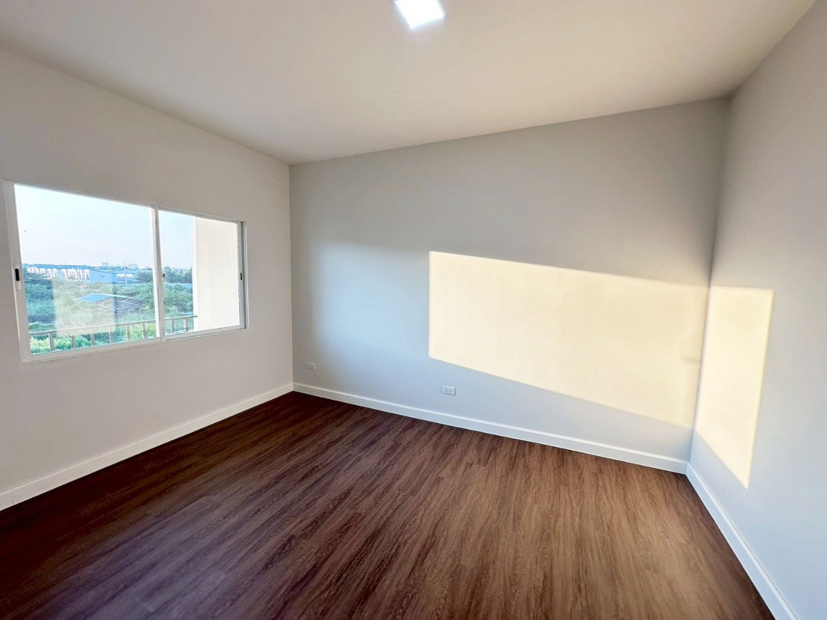 รูป ทาวน์โฮม3ชั้น ตกแต่งรีโนเวทใหม่ ทำเลดี อยู่ต้นโครงการ หมู่บ้าน เบล็สทาวน์ ถนนรามอินทรา  127 มีนบุรี ใกล้รถไฟฟ้า - รูปที่ 38/48