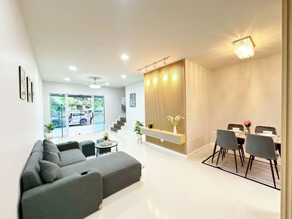 รูป ทาวน์โฮม3ชั้น ตกแต่งรีโนเวทใหม่ ทำเลดี อยู่ต้นโครงการ หมู่บ้าน เบล็สทาวน์ ถนนรามอินทรา  127 มีนบุรี ใกล้รถไฟฟ้า - รูปที่ 5/48