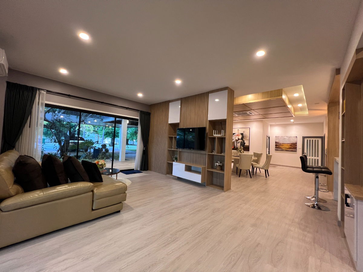 picture Single-story pool villa for  rent with 4 bedrooms, 7 bathrooms and 4 parkings. - 4/26