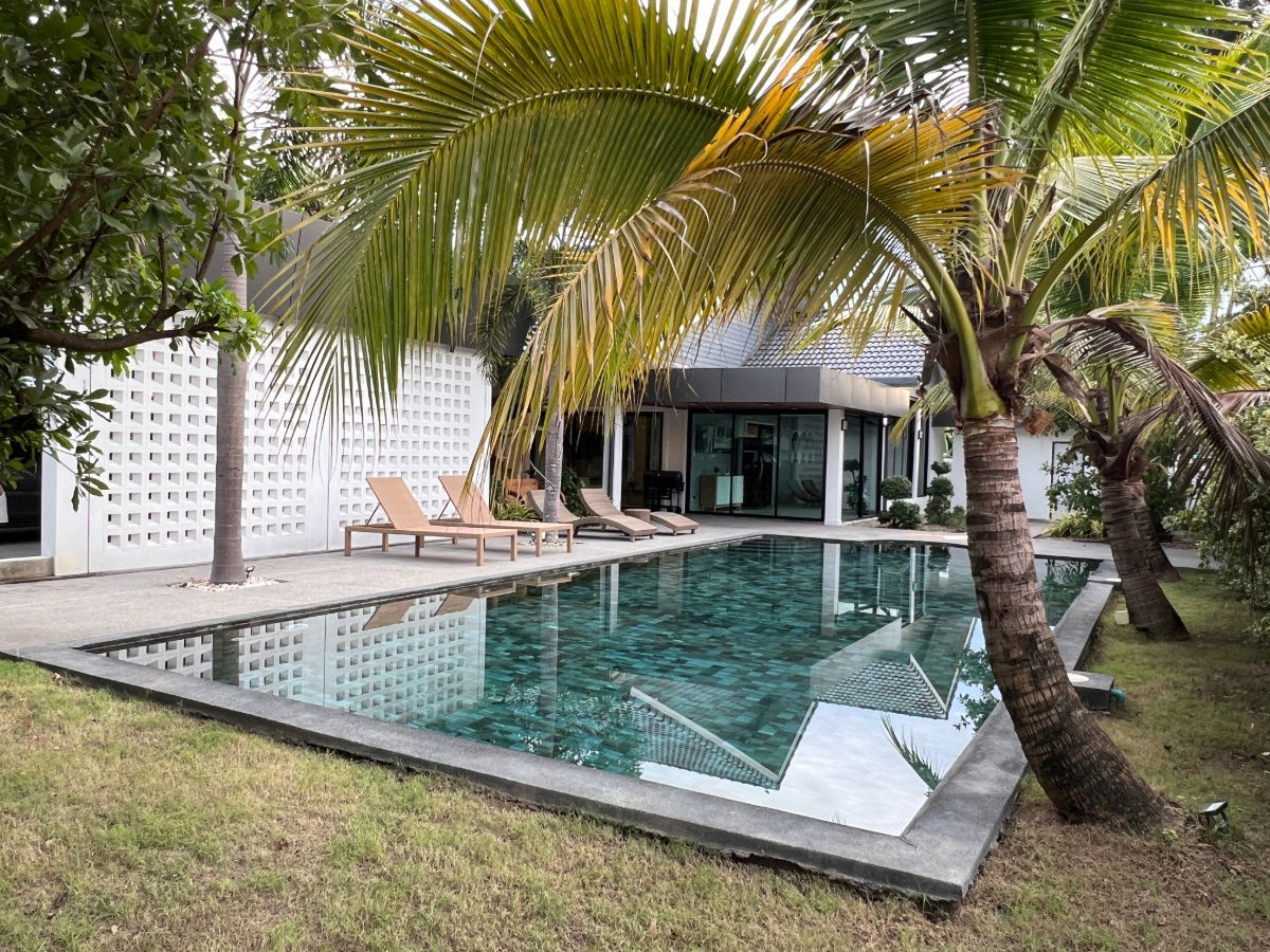 picture Single-story pool villa for  rent with 4 bedrooms, 7 bathrooms and 4 parkings. - 22/26