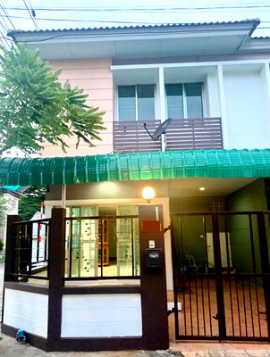 เช่าทาวน์โฮม กรุงเทพมหานคร : ให้เช่าทาวน์เฮ้าส์ 2 ชั้น พื้นที่เยอะ อาเคเดีย พาร์ควิว เคหะร่มเกล้า หลังมุม