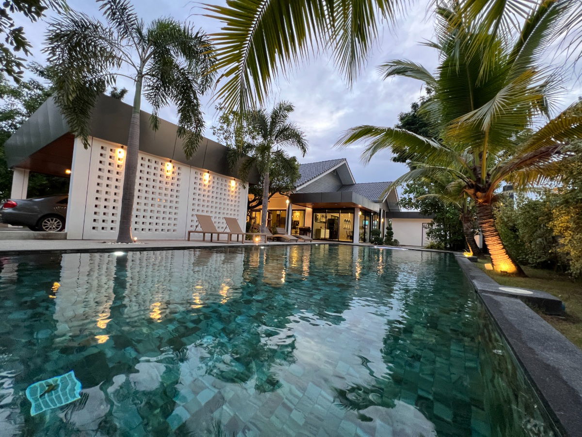 picture Single-story pool villa for  rent with 4 bedrooms, 7 bathrooms and 4 parkings. - 2/26