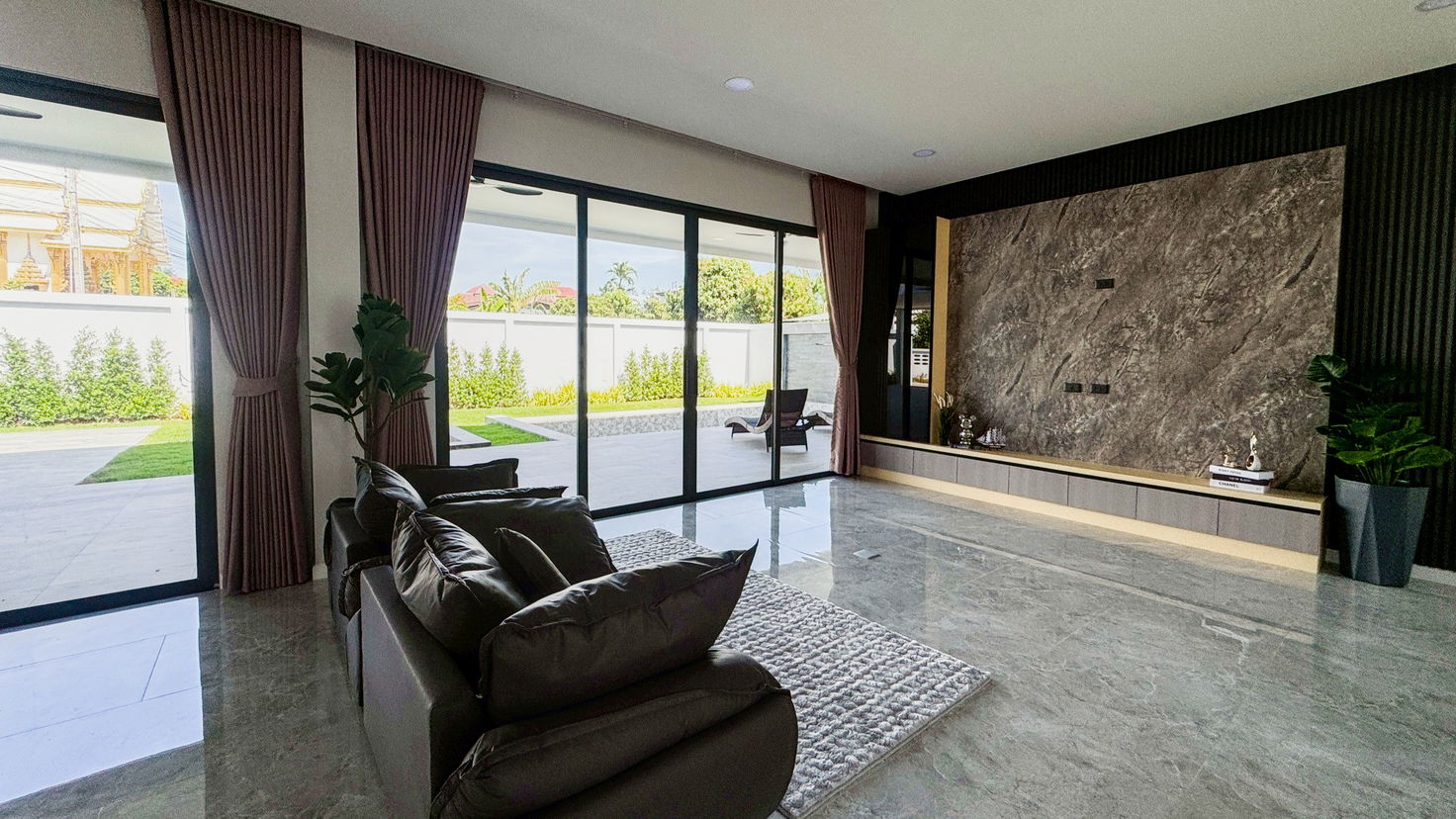 picture Luxury Pool Villa for Sale – Thung Klom–Tan Man, Pattaya - 4/25