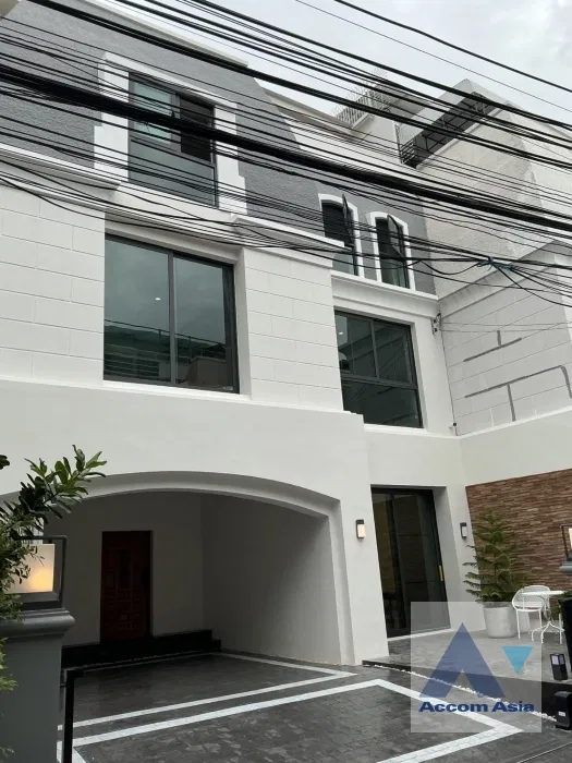 picture 🔼🔽 AccomA 📩 Fully Furnished 4 BR Townhouse in Khlong Tan Nuea (AA45144) - 14/15