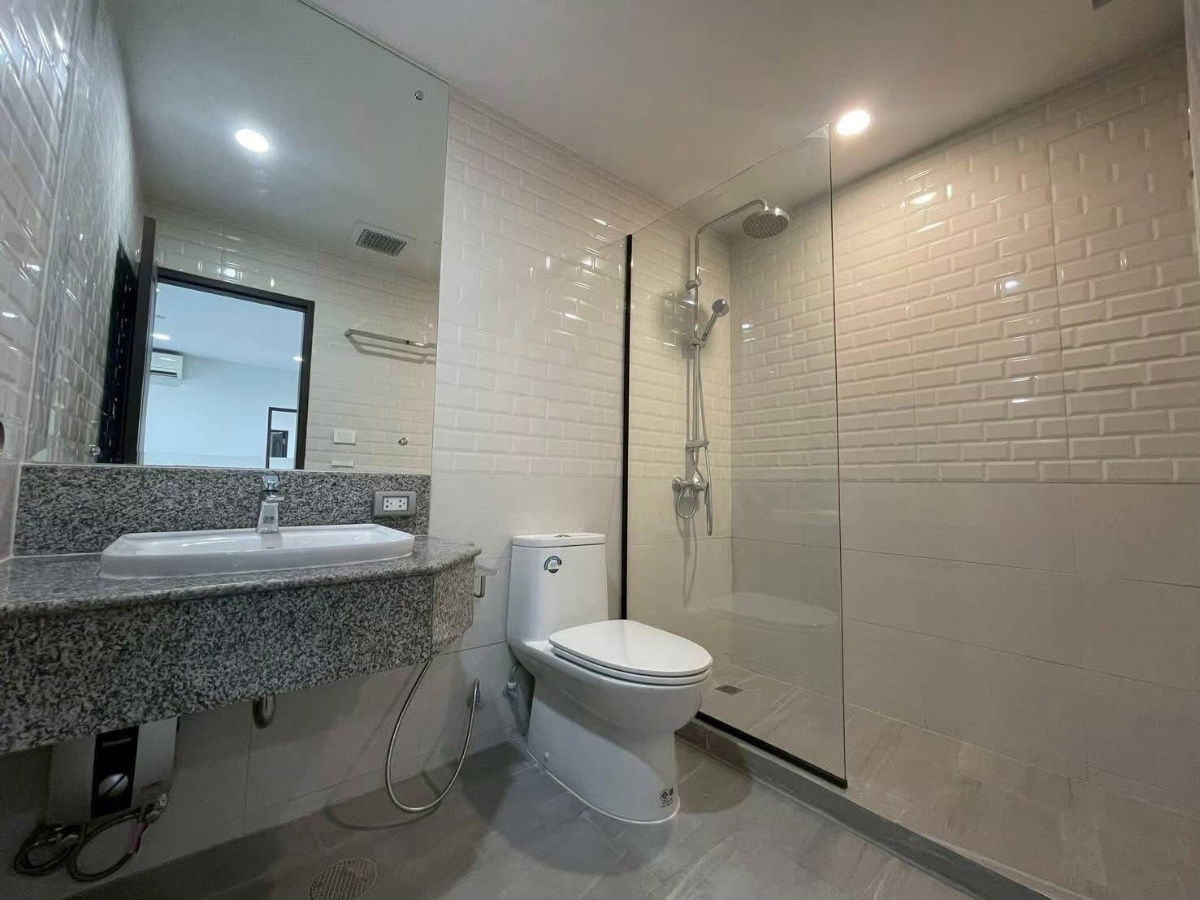 picture  Sathorn                        House  - 9/10