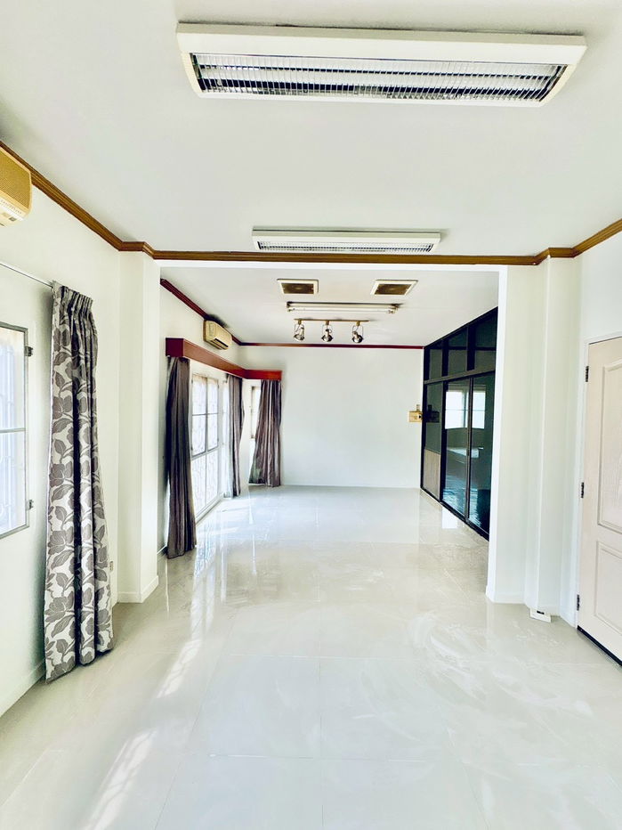 picture House for Sale 4 Bedrooms Near Jomtien Beach - 12/18