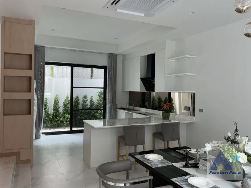 picture 🔼🔽 AccomA 📩 Fully Furnished 4 BR Townhouse in Khlong Tan Nuea (AA45144) - 4/15