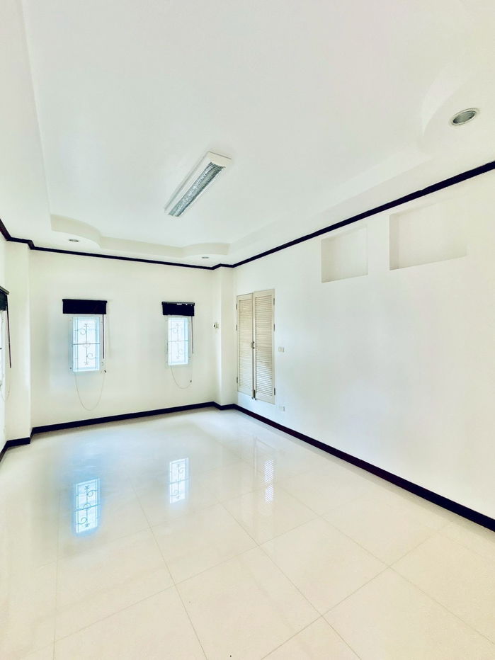 picture House for Sale 4 Bedrooms Near Jomtien Beach - 10/18