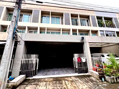 เช่าโฮมออฟฟิศ สถาบันเทคโนโลยีไทย-ญี่ปุ่น : Townhome for Rent Noble Cube Pattanakarn (SPSAD3728)