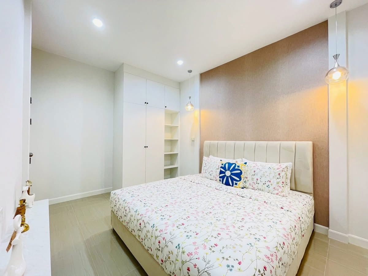 picture Fully Furnished 2-Bedroom House in East Pattaya - 10/17
