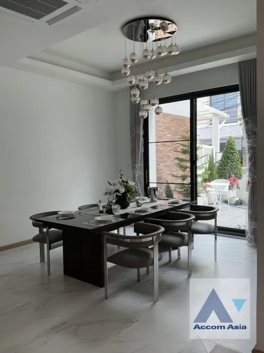 picture 🔼🔽 AccomA 📩 Fully Furnished 4 BR Townhouse in Khlong Tan Nuea (AA45144) - 3/15