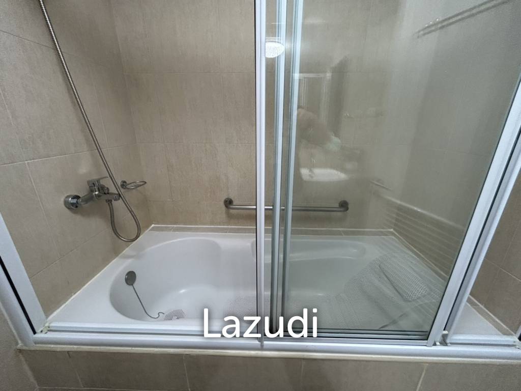 picture 50 sqm high-floor 1 bedroom condo at The Clover Thonglor, Khlong Tan Nuea - 14/21