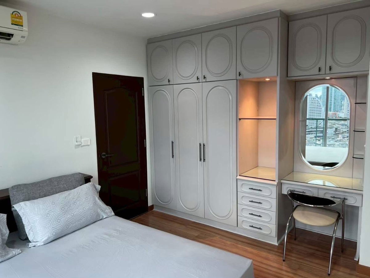 picture  Sathorn                        House  - 10/10